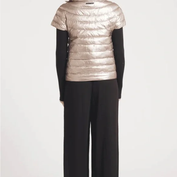 Cotes de London Medium Gold Metallic Puffer Vest - Picture 4 of 8